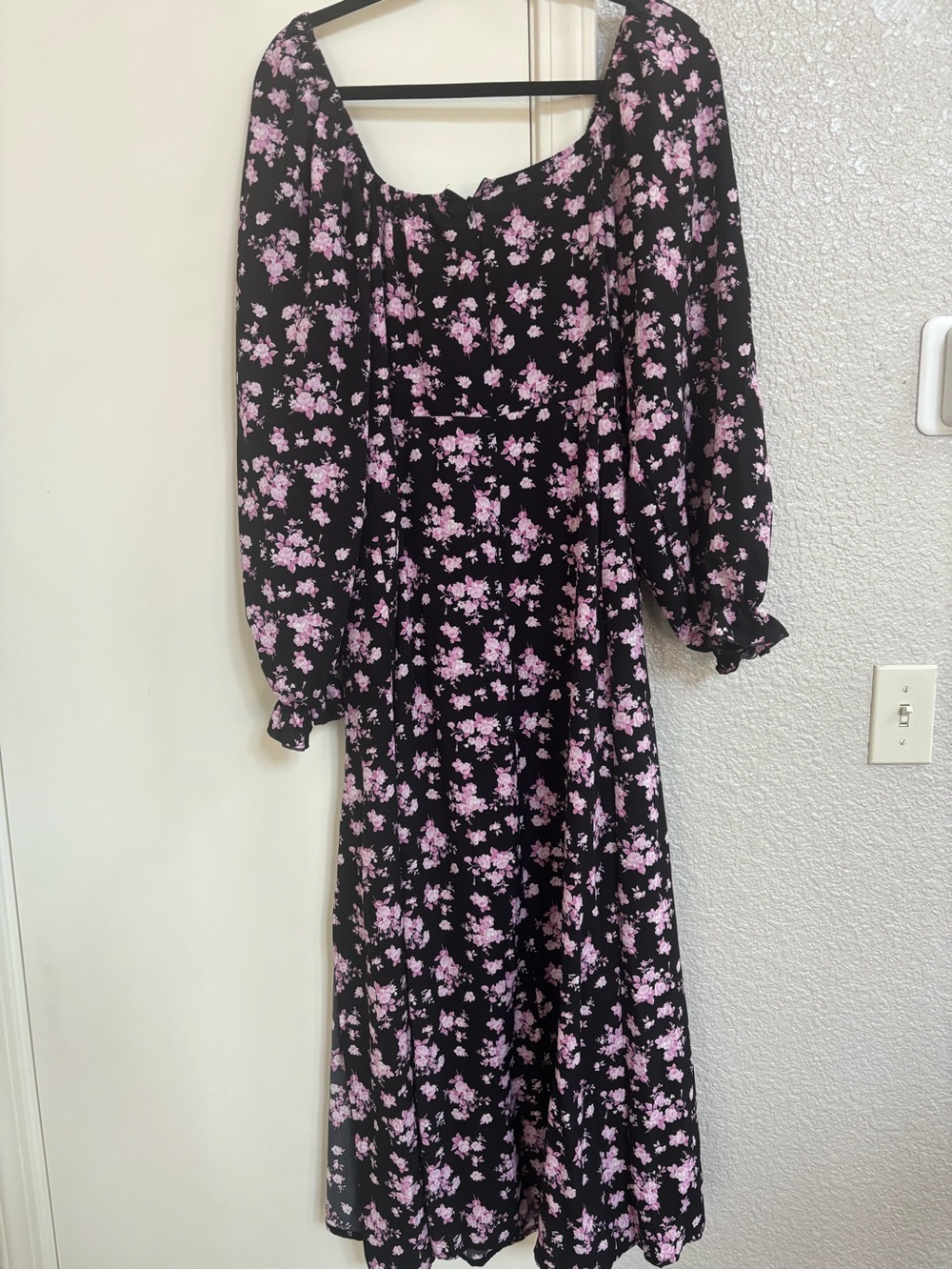 New Miss Sparkling Black Maxi Dress with  Floral Print and Puff Long Sleeve